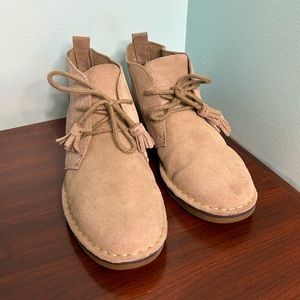 Tommy Bahama Evert Tan Suede Lace Up Bootie Ankle Boots Tassel Women's Size 7.5